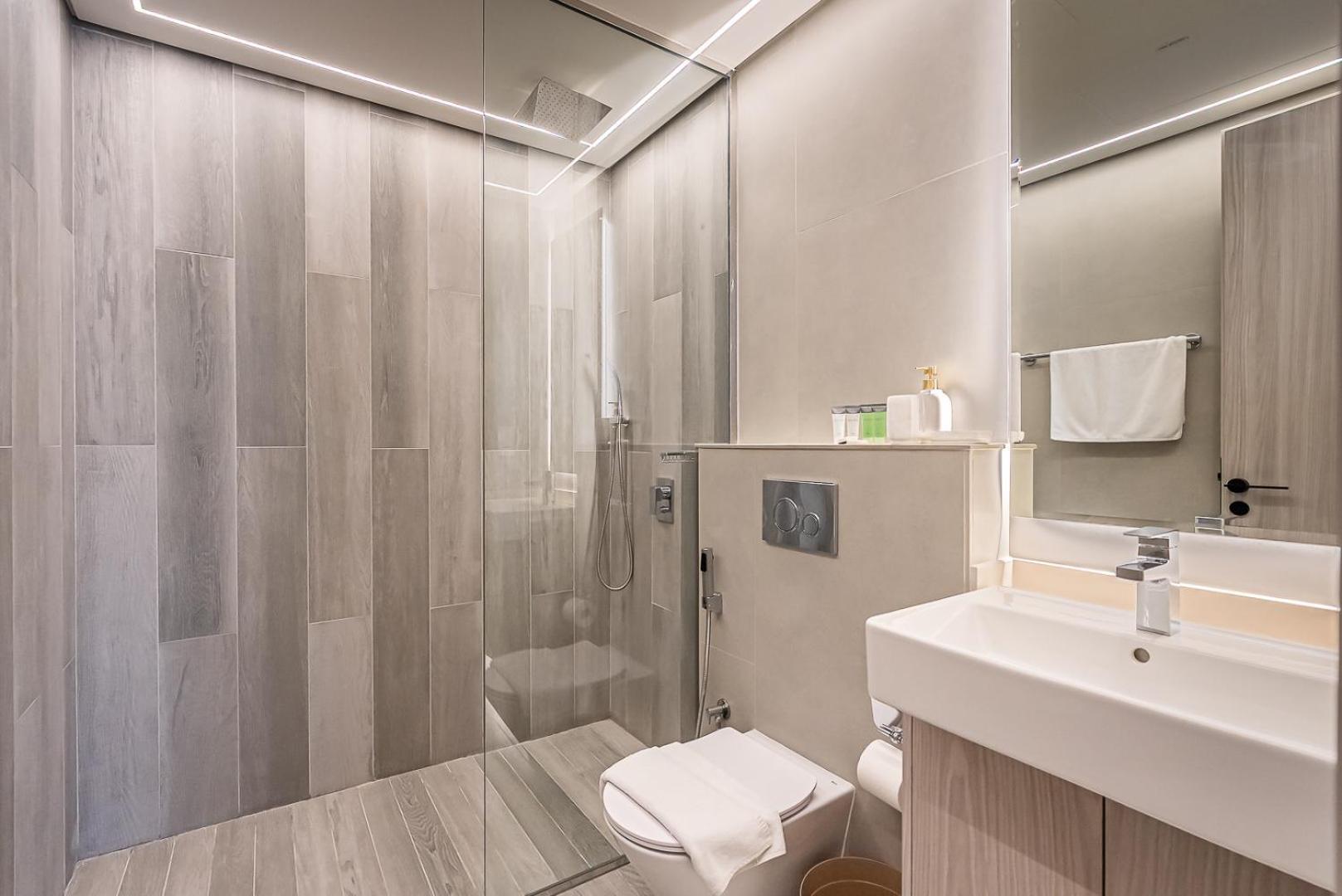 Luxurious 1 Bdr In Jvc